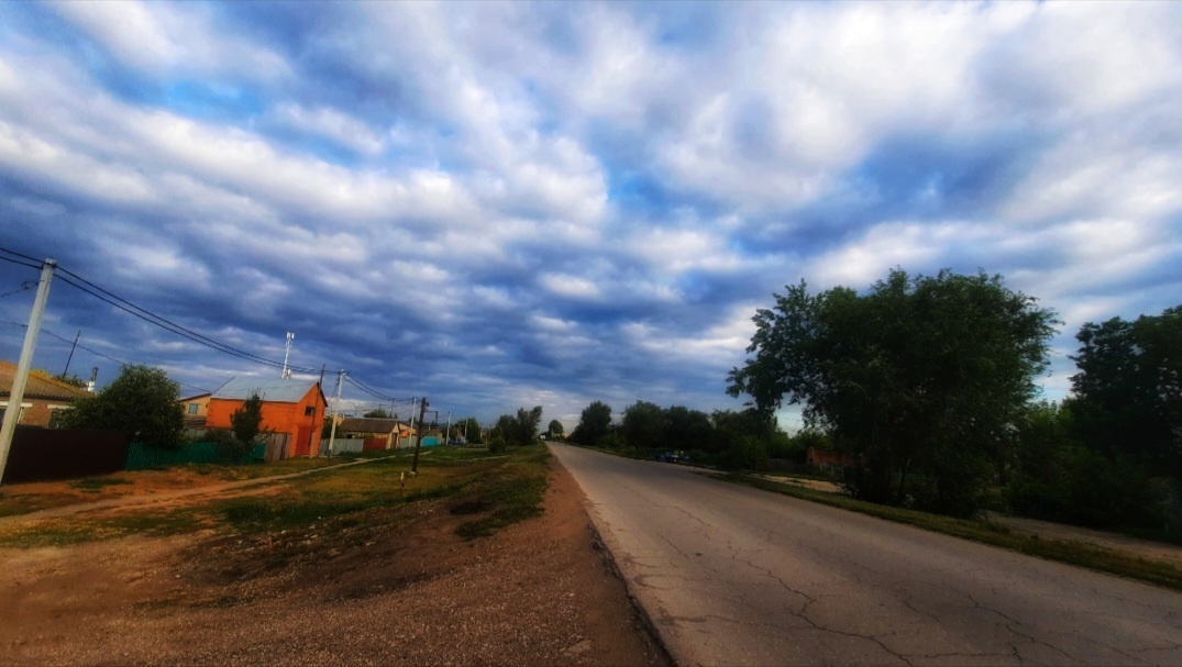 Вчерашнее небо наше красивое (нравится мне этот фильтр 😊) 