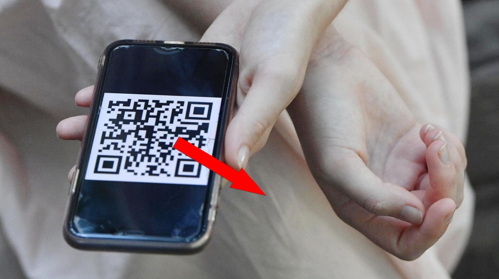    Мошенники подменили QR-коды в транспорте и крадут миллионы у россиян