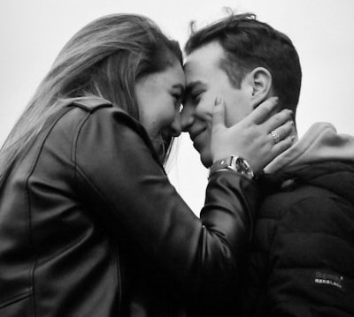 почему нельзя целовать в глаза