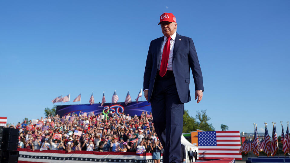     Трамп хочет за 10 дней достичь договоренностей с РФ по урегулированию на Украине REUTERS/Nathan Howard