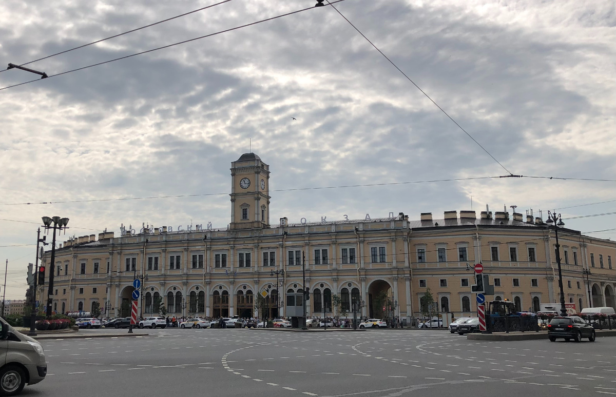 Московский вокзал в Санкт-Петербурге. 