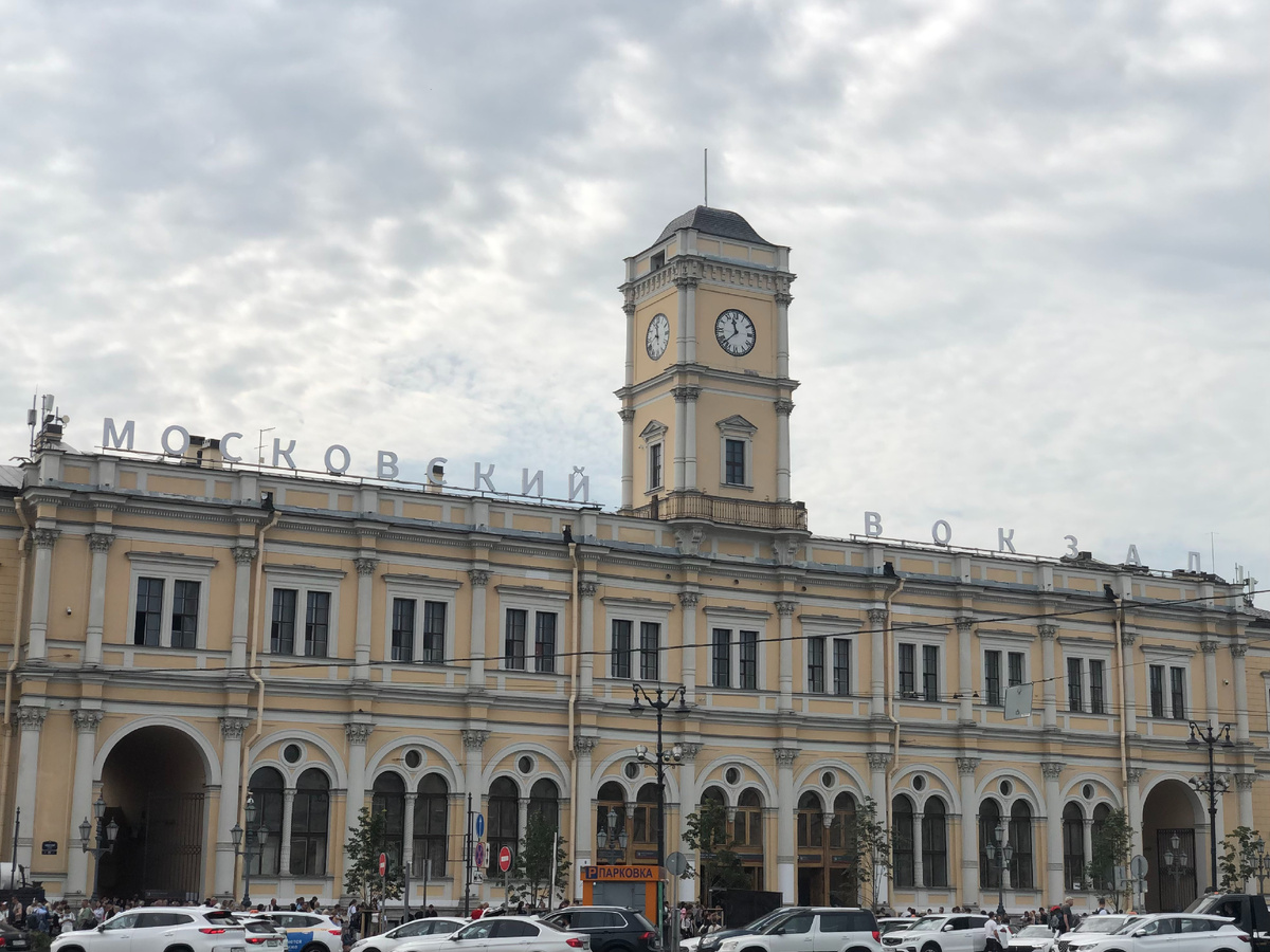Московский вокзал в Санкт-Петербурге. 
