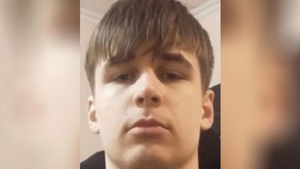 Без вести пропавшего 17-летнего юношу ищут в Петербурге почти две недели