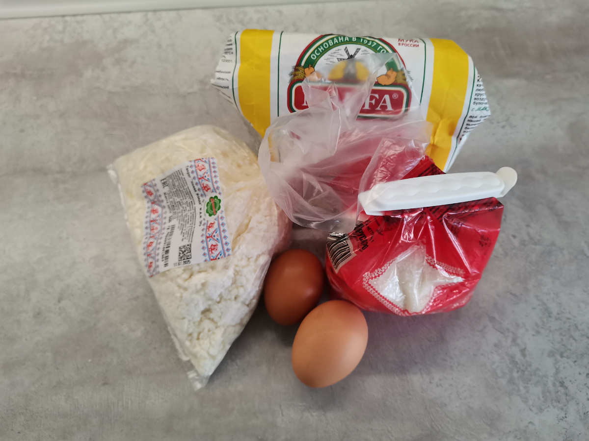 Набор продуктов для приготовления ленивых вареников.