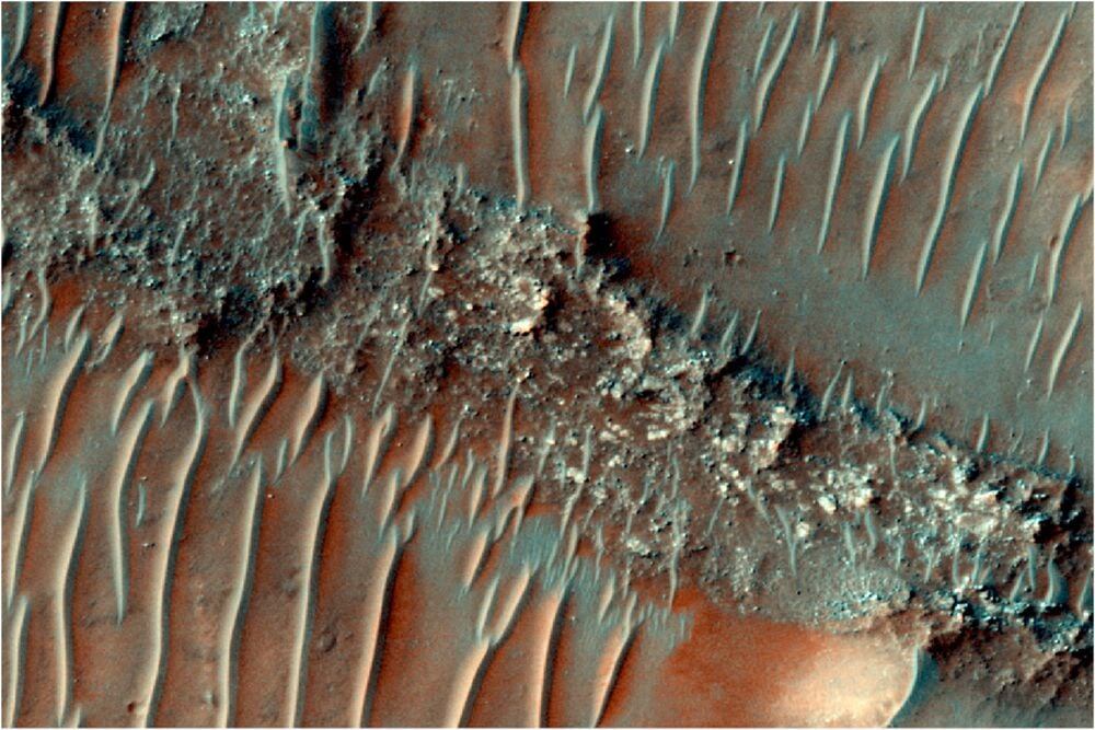 Меандровые хребты на Марсе — снимок камеры HIRISE зонда Mars Reconnaissance Orbiter.
