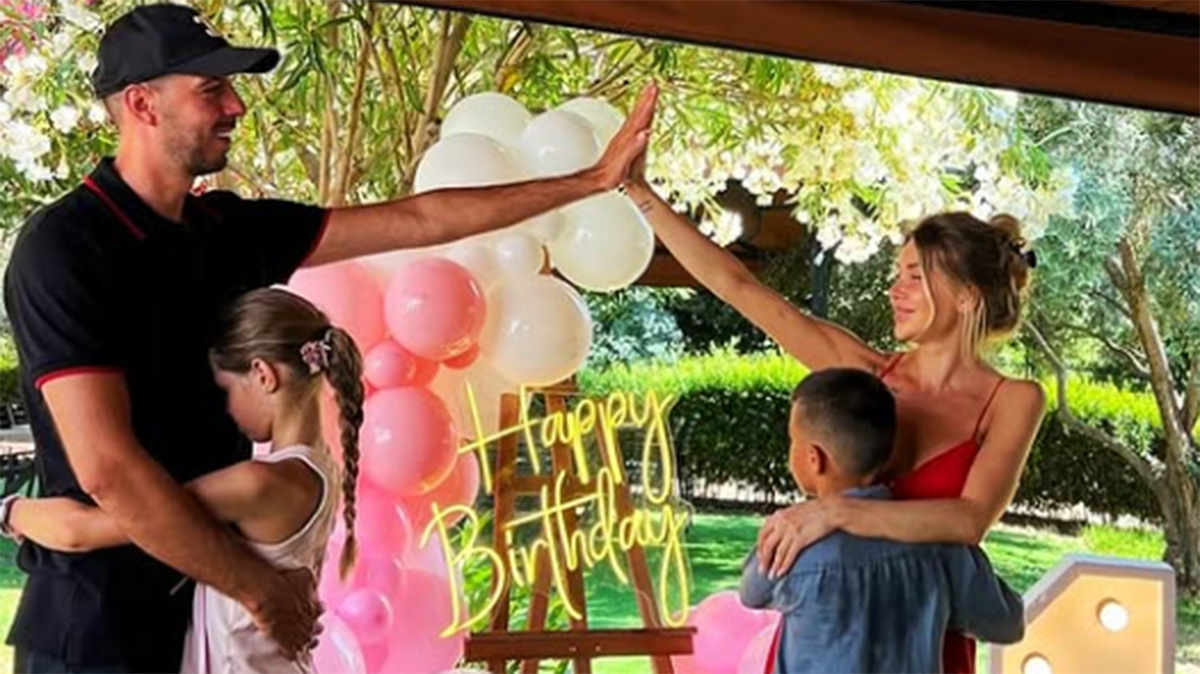 Лиза Кутузова с мужем и детьми. Фото: соцсети Лизы Кутузовой