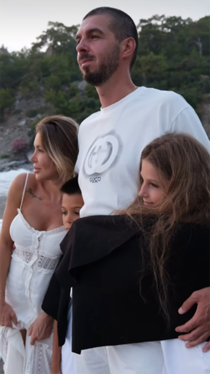 Лиза Кутузова с мужем, дочкой и сыном. Фото: соцсети Лизы Кутузовой