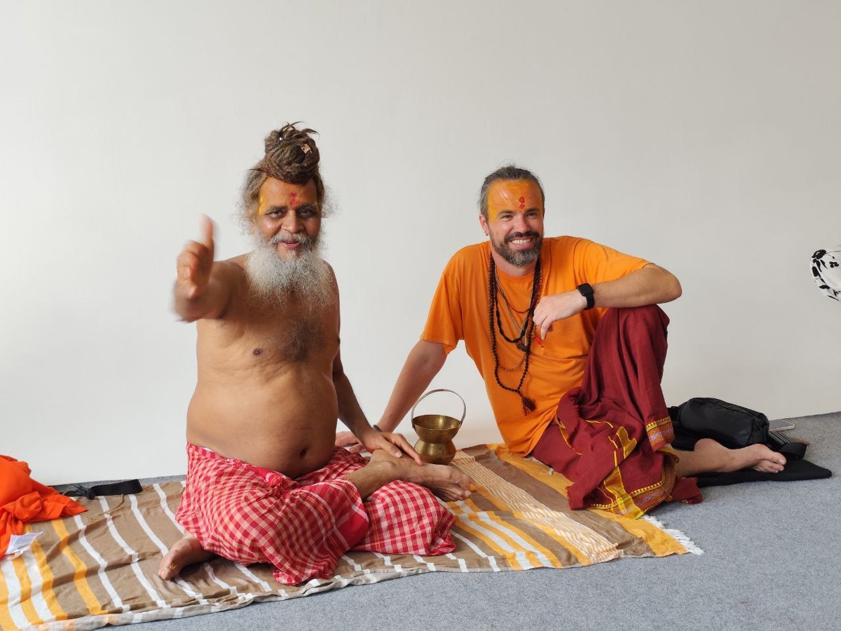 Лали Бабаджи и Аджай Гири. Фото: Анируддха Гири.