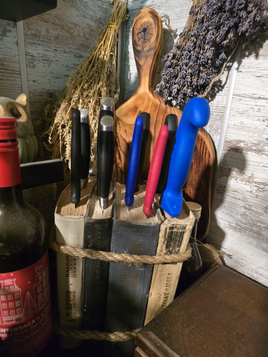 Подставка для ножей с канала Yoll