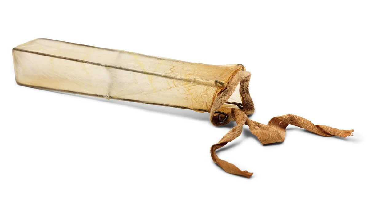 Старинный презерватив датируемый примерно 1800 г.