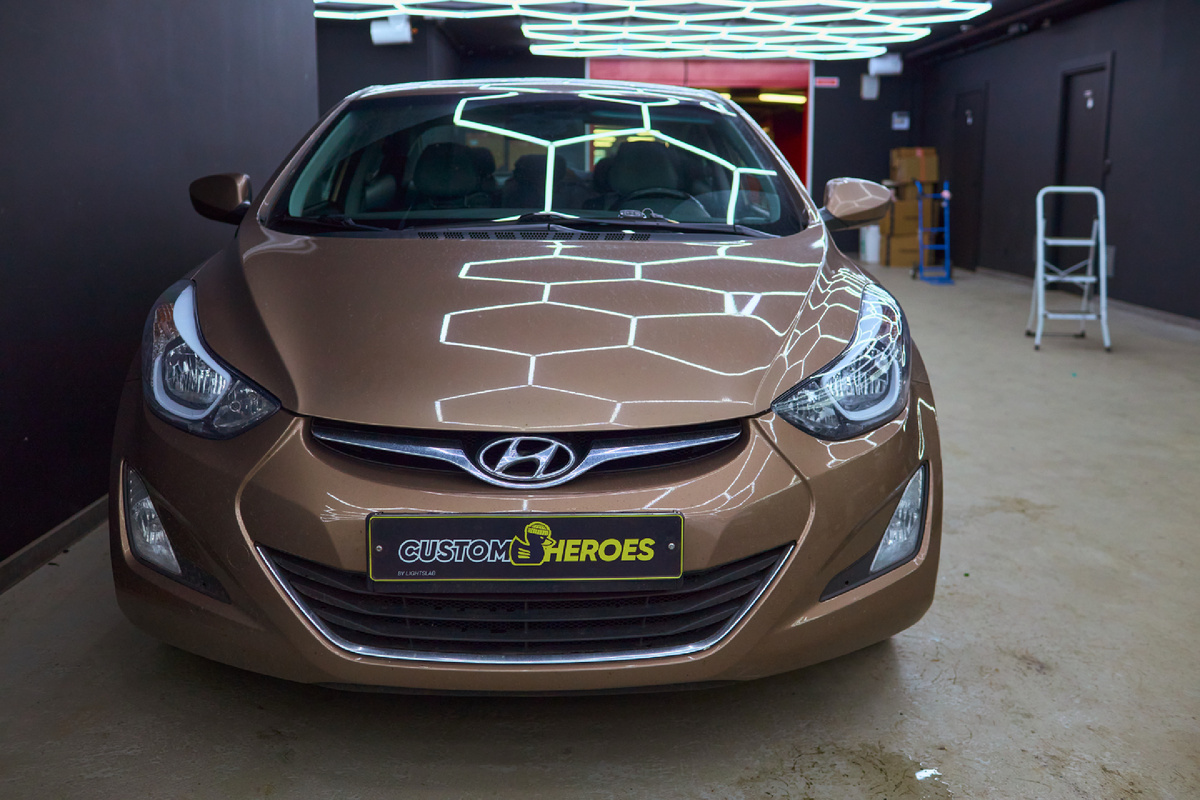 Источник фото: https://custom-heroes.ru/raboty/vid-uslugi/avtozvuk/novaya-zhizn-dlya-hyundai-elantra-ustanovka-magnitoly-teyes-cc3-i-kamery-zadnego-vida/