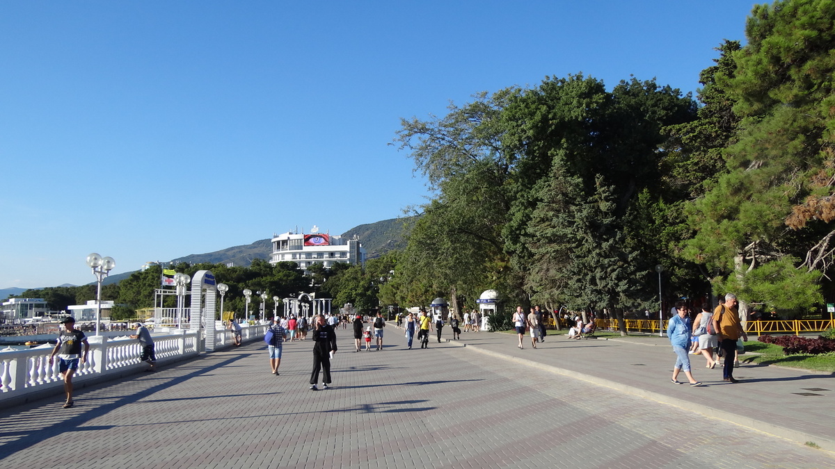 Что посмотреть в Геленджике бесплатно? Начните с набережной