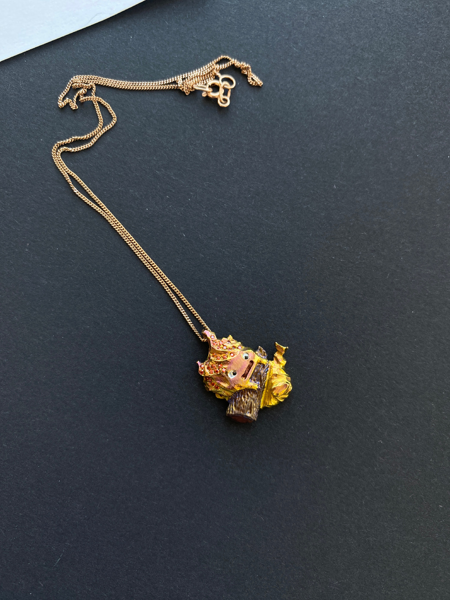 Титан, фианиты, анодирование, ручная гравировка