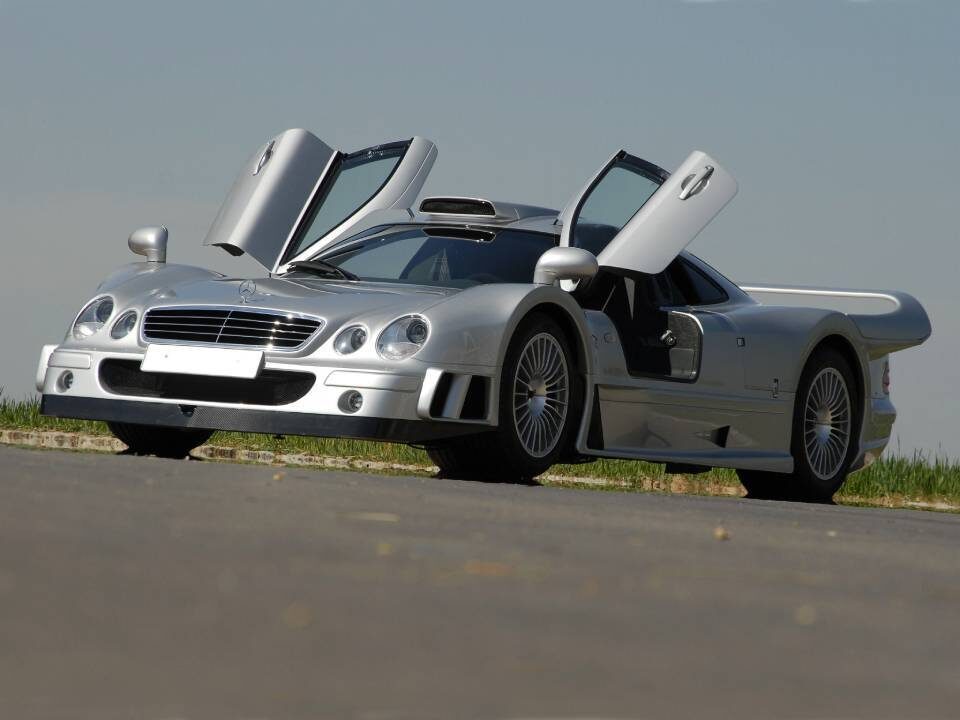   Mercedes-Benz CLK GTR Strassenversion   
Mercedes-Benz