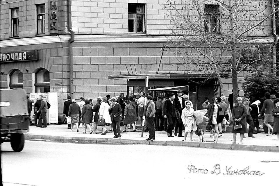     Улицы Барнаула полны народа. Источник: Валентин Ханович