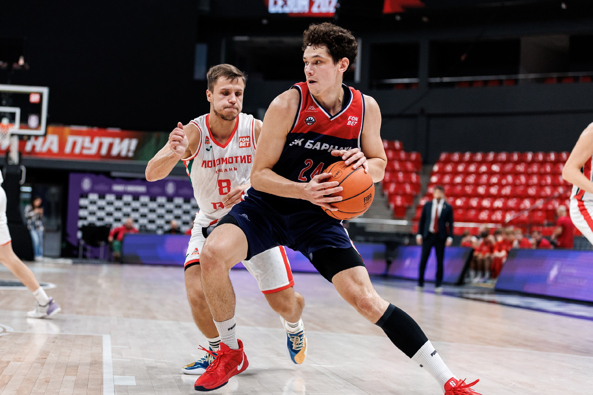 Никита Евдокимов в матче за «Барнаул»