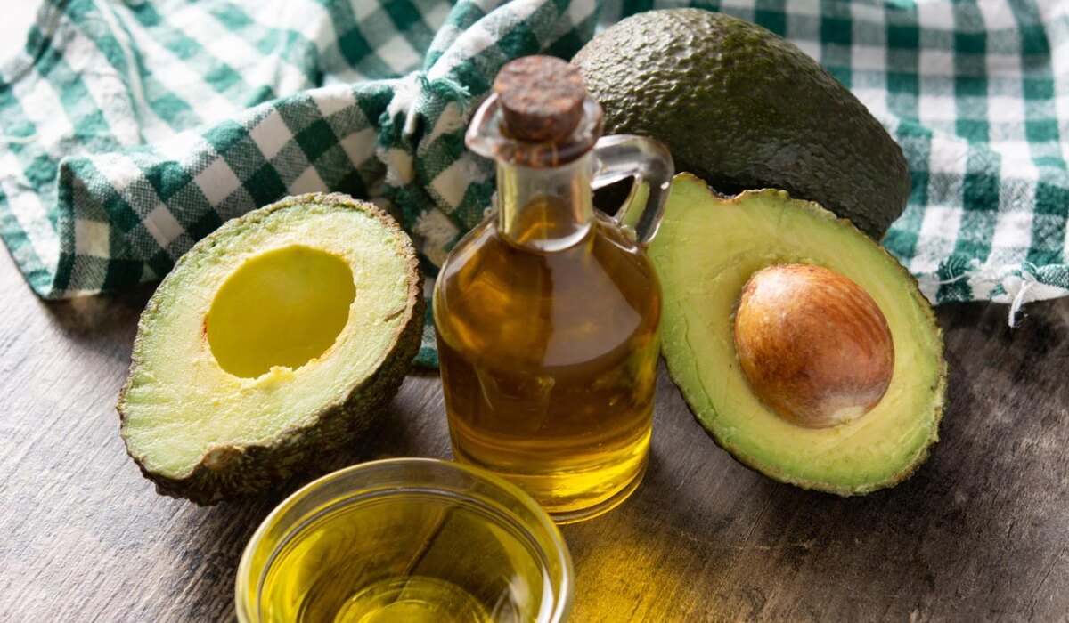     Не только оливковое и подсолнечное: полный гид по маслам, которые стоит добавить в рацион