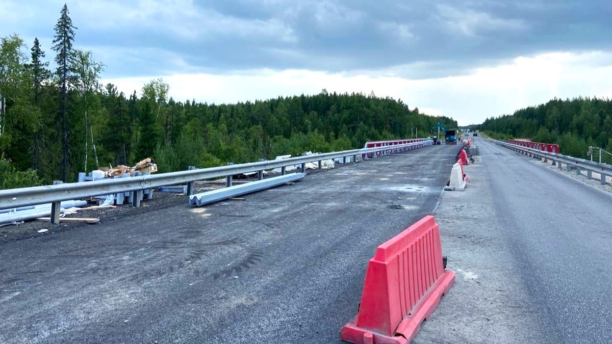    В Советском районе обновляют дорожное полотно мостов