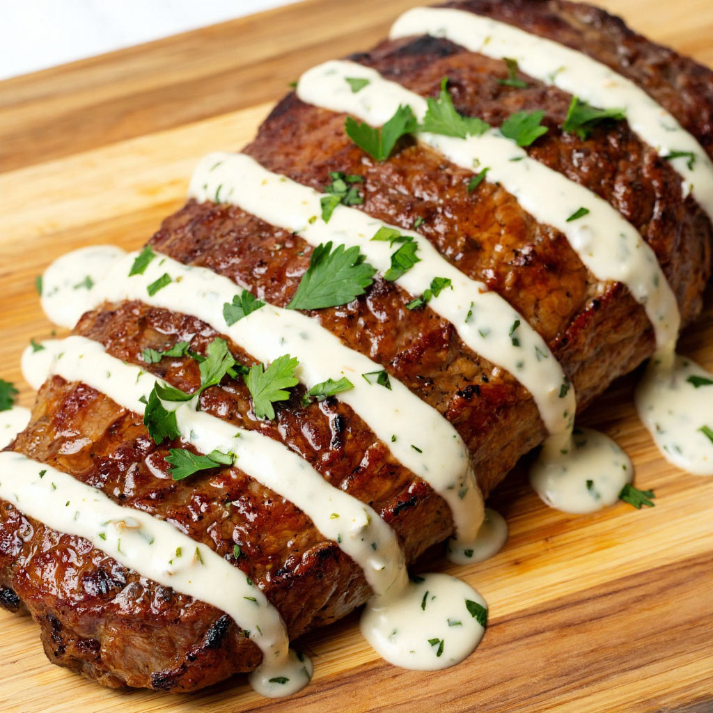 Тафамцвари из говядины с соусом из белых грибов 