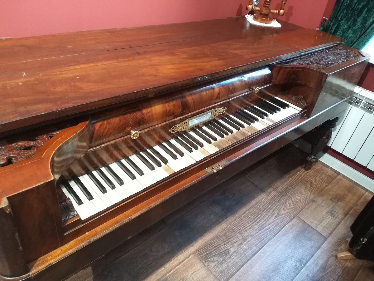 Такого клависина больше нет нигде в России. 