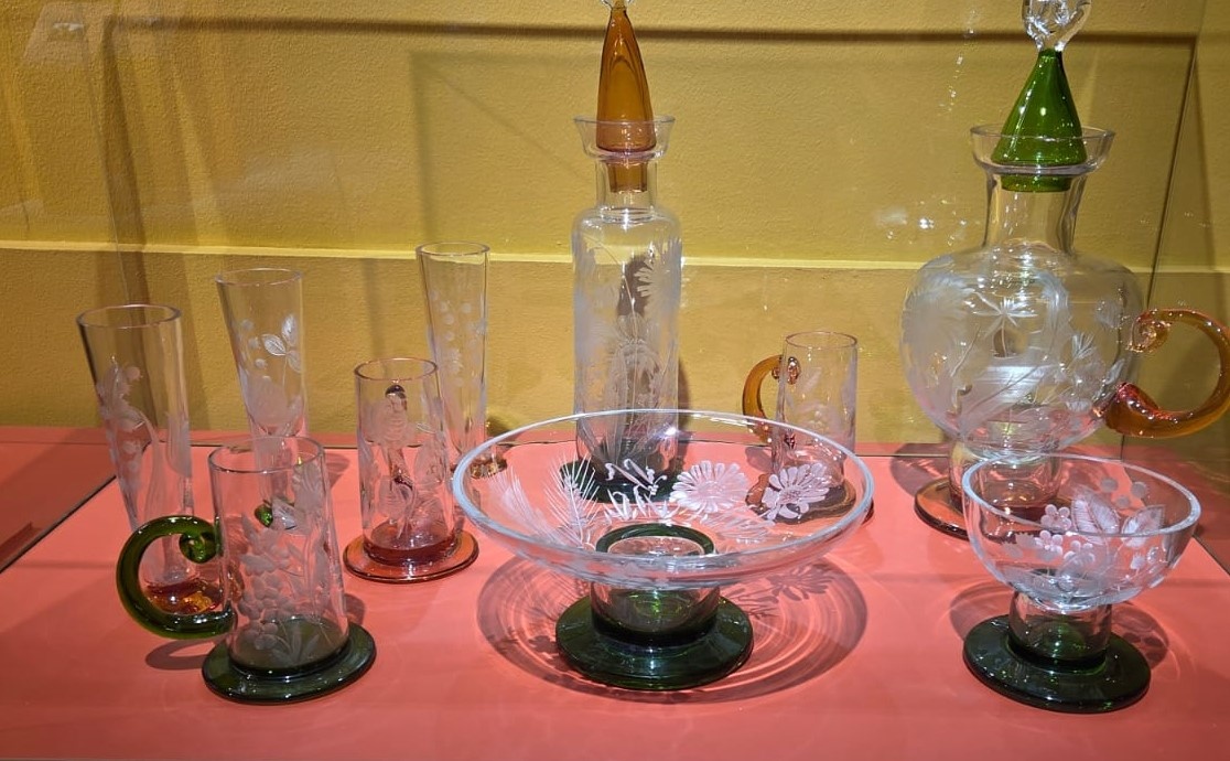 Сервиз За тишину полей. Маева А.И. 1970-е гг. Ленинградский завод художественного стекла. Хрусталь бесцветный, хрусталь цветной