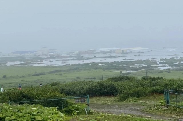    Волна вызвала разрушения на Курилах. Фото: Telegram-канал "ЧП Сахалин"