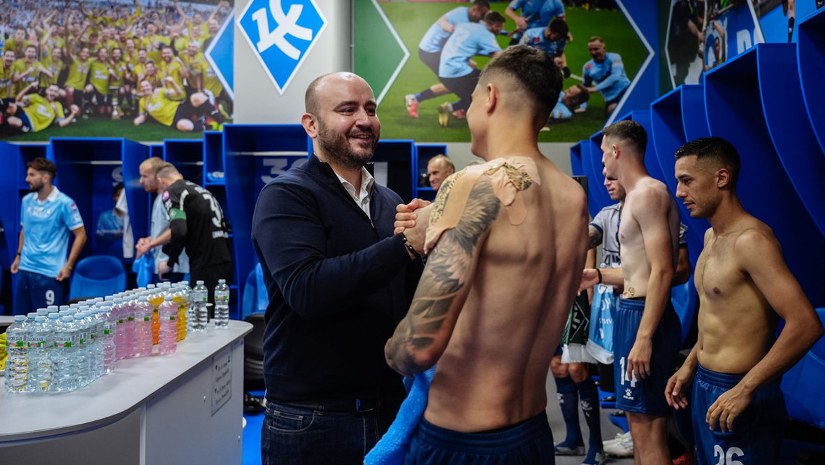    Вячеслав Федорищев в раздевалке «Крыльев Советов».ФК «Крылья Советов»