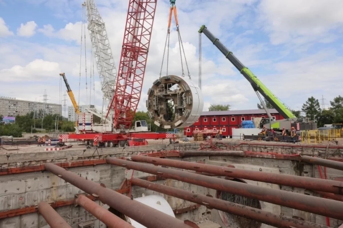    Тоннелепроходческий комплекс собирается внутри котлована.