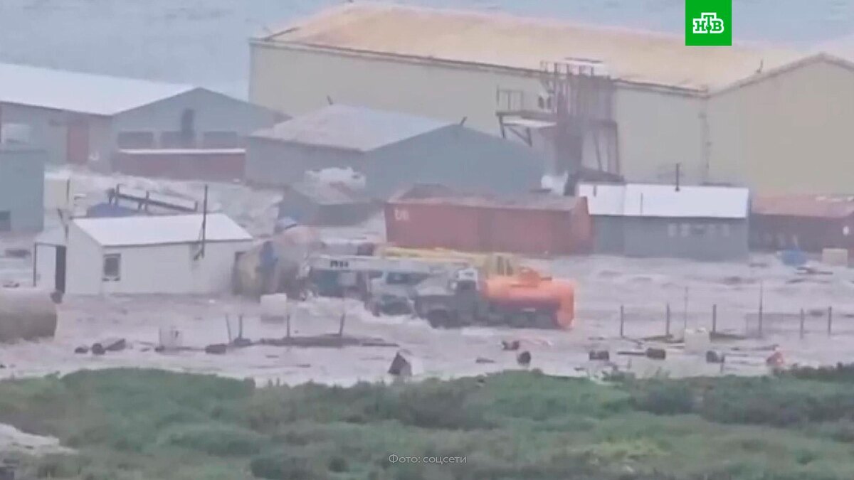    Волной цунами подтоплены порт    Северо-Курильска    и рыбопромышленное предприятие