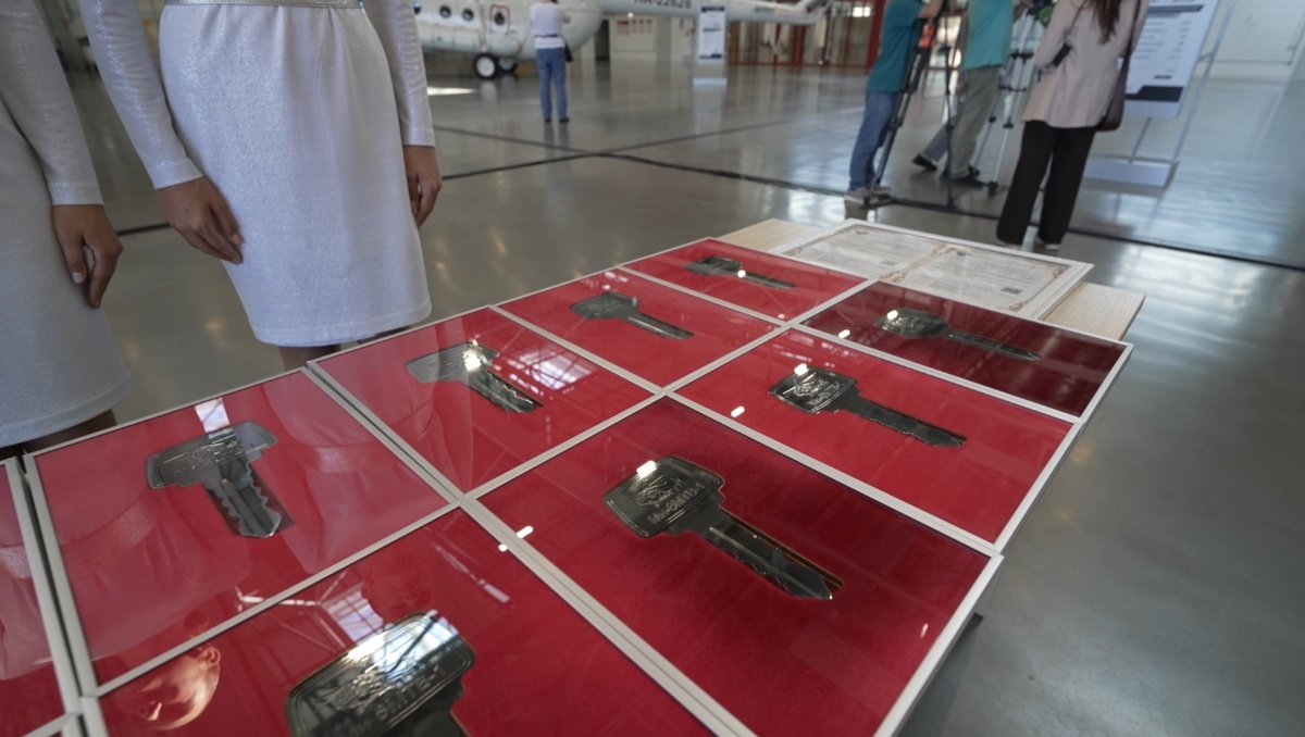 Кадры Ростеха