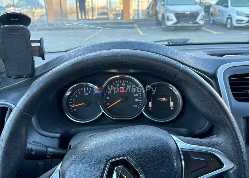    В Оренбурге администрация округа заплатит более полумиллиона за упавшее на автомобиль дерево