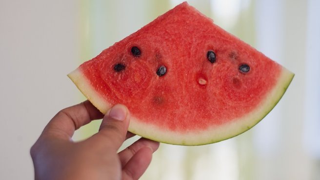 Самая большая ягода: 7 причин побаловать себя арбузом