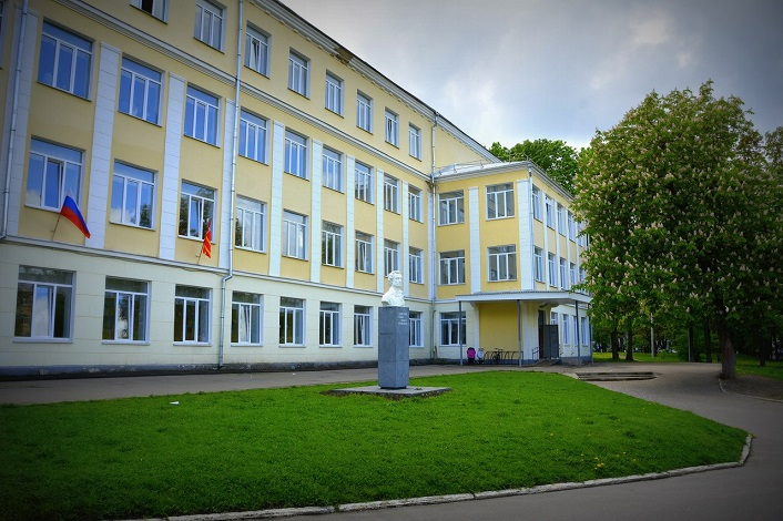 На фото школа № 26 г. Смоленск