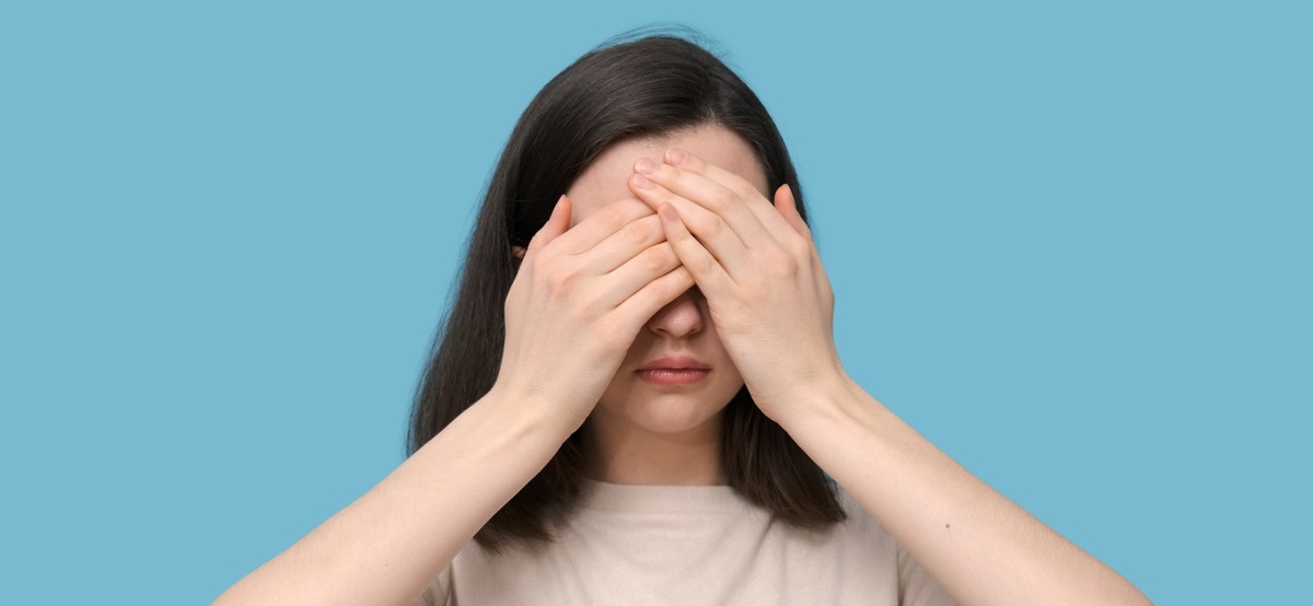 Какие виды кровоизлияний существуют? Что делать, если в глазу кровь? Нужно ли идти к медицинскому специалисту, если на склере появилось красное пятно?