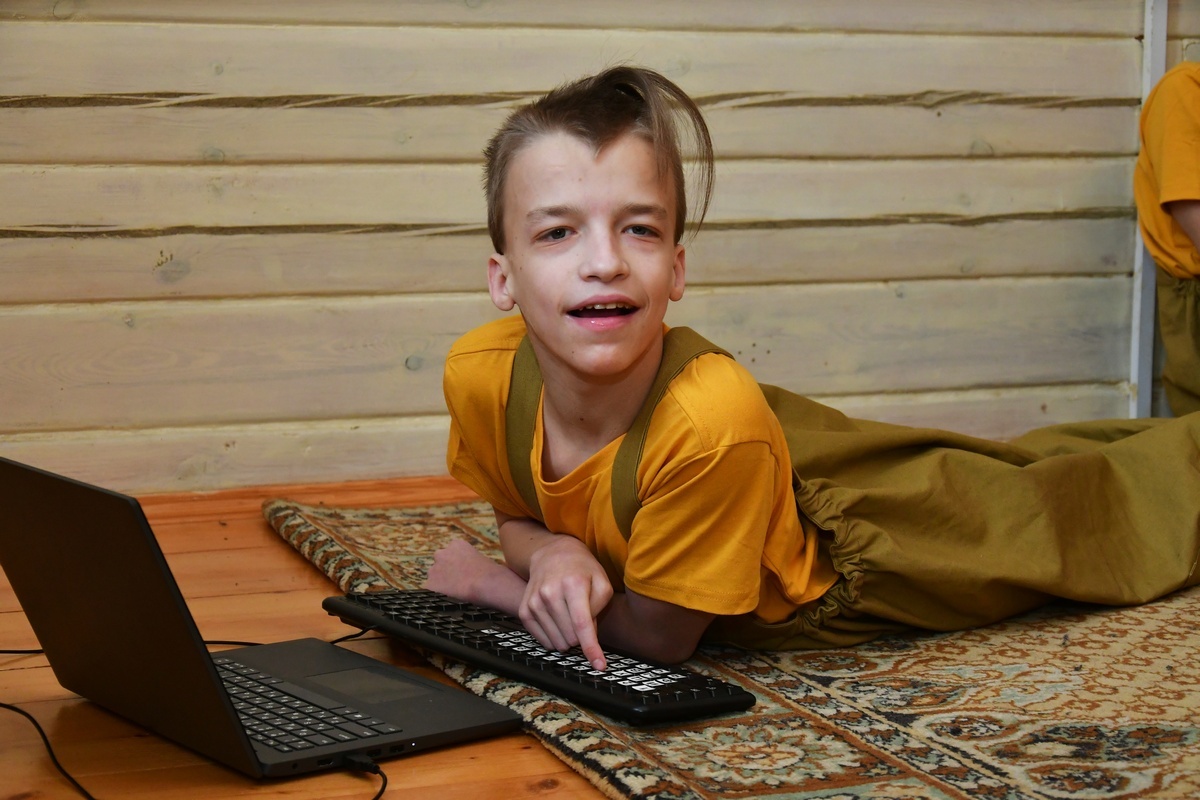 Любимое занятие . компьютер это все. Даже если просто печатать текст или решать примеры