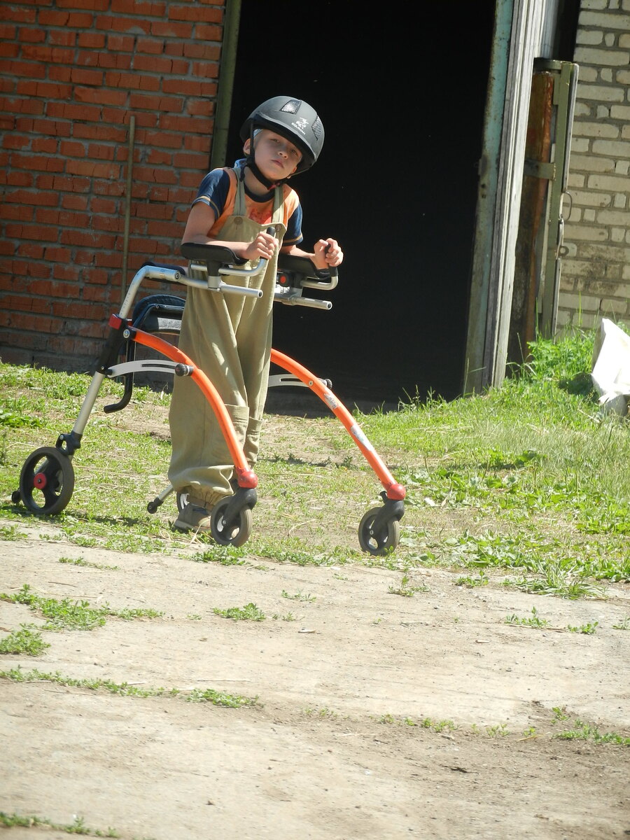 Было время когда много ходил на ходунках. Сейчас так не получается