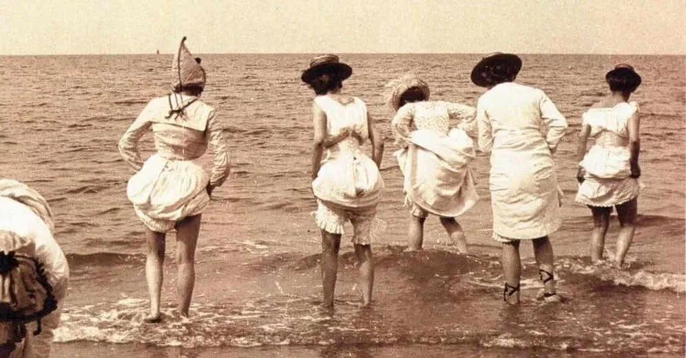 Жара в Петербурге в царское время - как одевались петербуржцы в 19 веке?