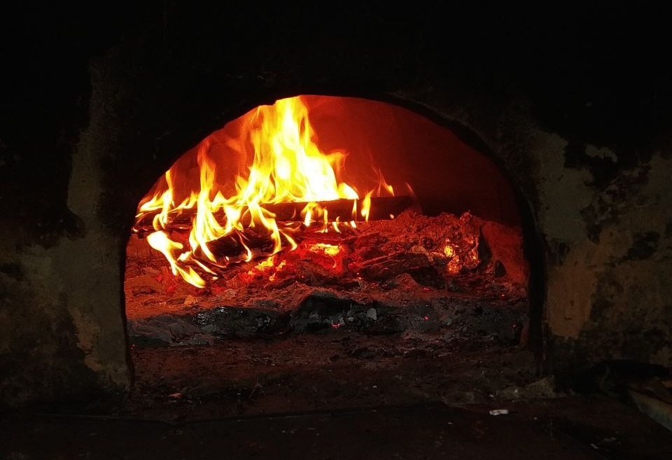 Эта печь помнит многое... Фото из личного архива автора.