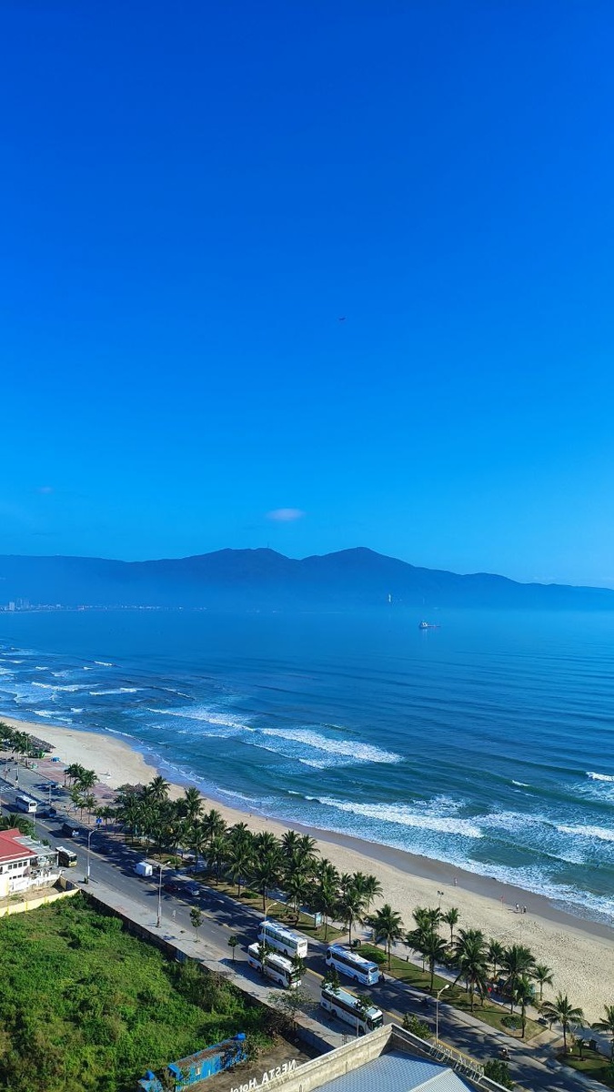 Вид на Дананг из нашей квартиры с 21 этажа, Вьетнам