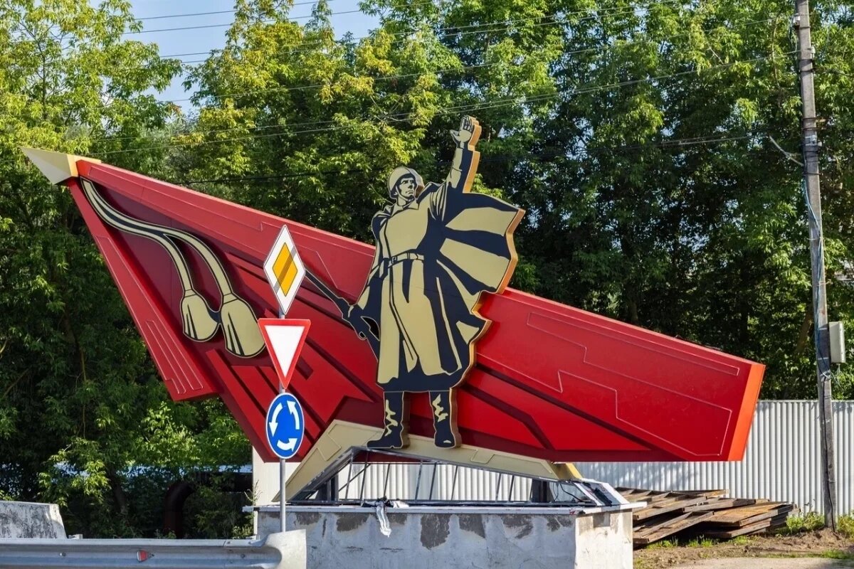    В Смоленске на кольце улицы Соболева появились новые элементы