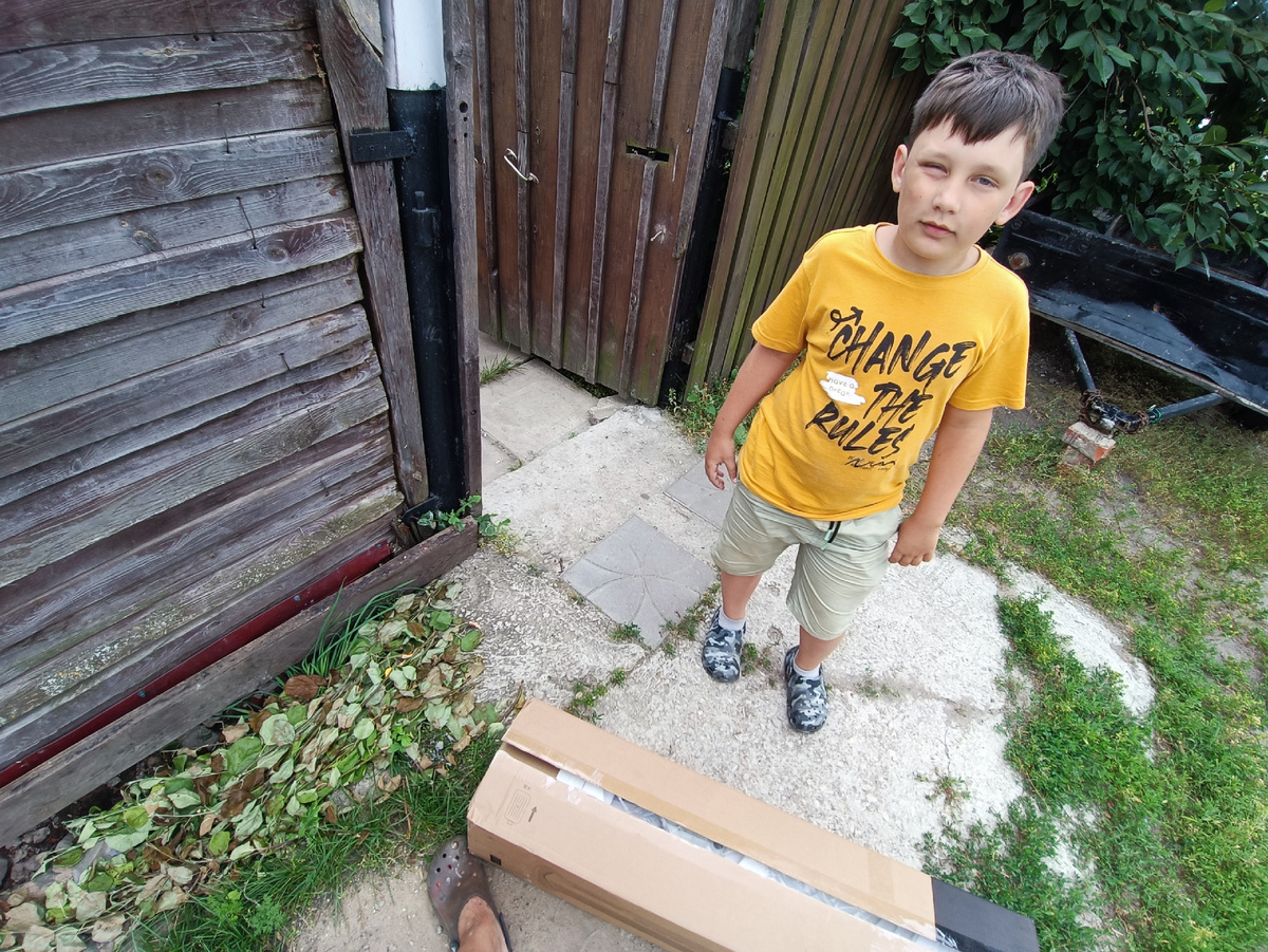 Принесли с сыном покупочку с пункта Озон, доставка заняла сутки