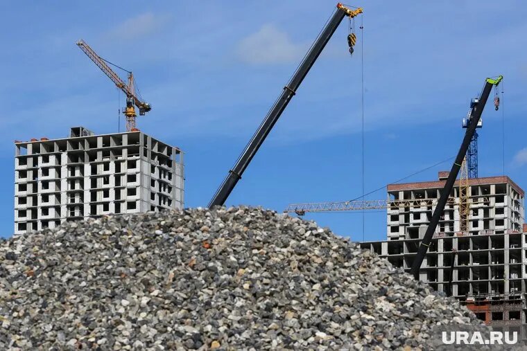 За полгода объемы текущего строительства в городе выросли на 187 тысяч квадратных метров. Фото: Денис Моргунов © URA.RU