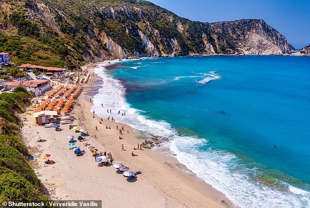 Пляж Петани на Кефалонии. архивное фото