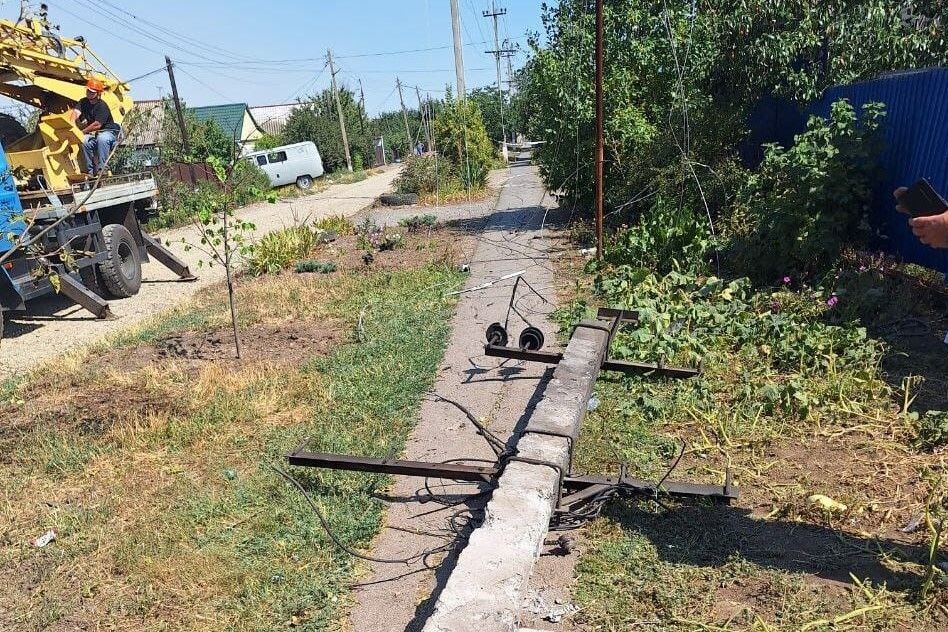 В работах задействовали две бригады, десять работников и четыре единицы спецтехники