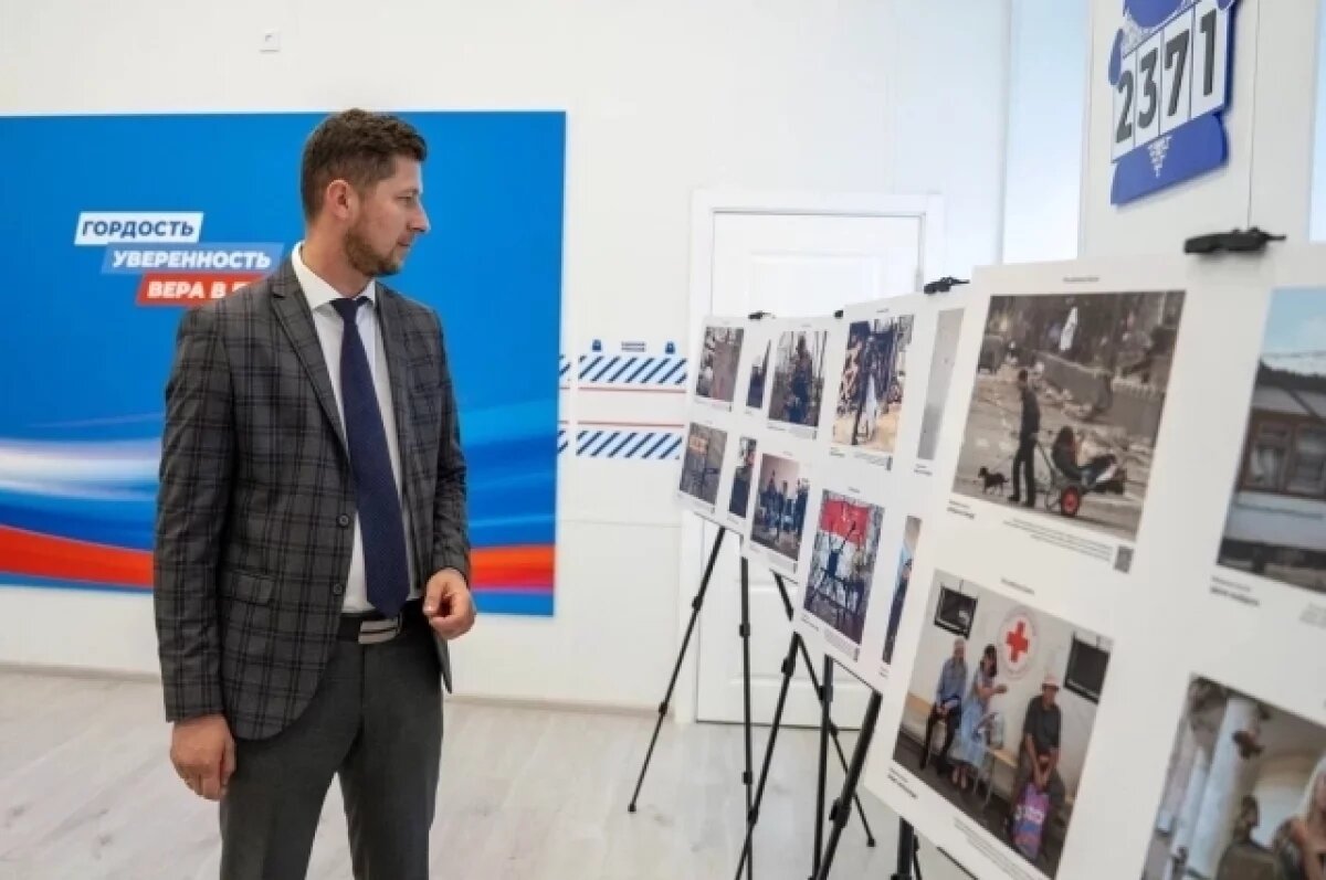    Фотовыставка военкора Владимира Аносова о Донбассе открылась в Оренбурге