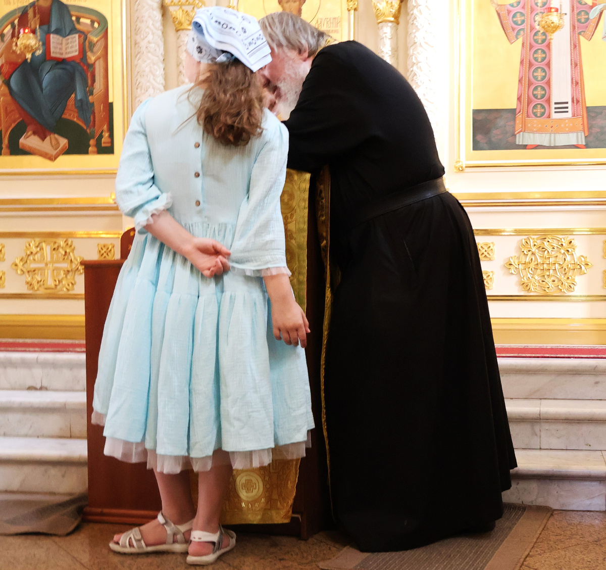 Сашенька пришла