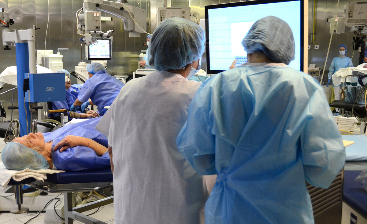 Он поручил подготовить документы для представления к государственным наградам.  Фото: Фото: ФедералПресс / Татьяна Буторина