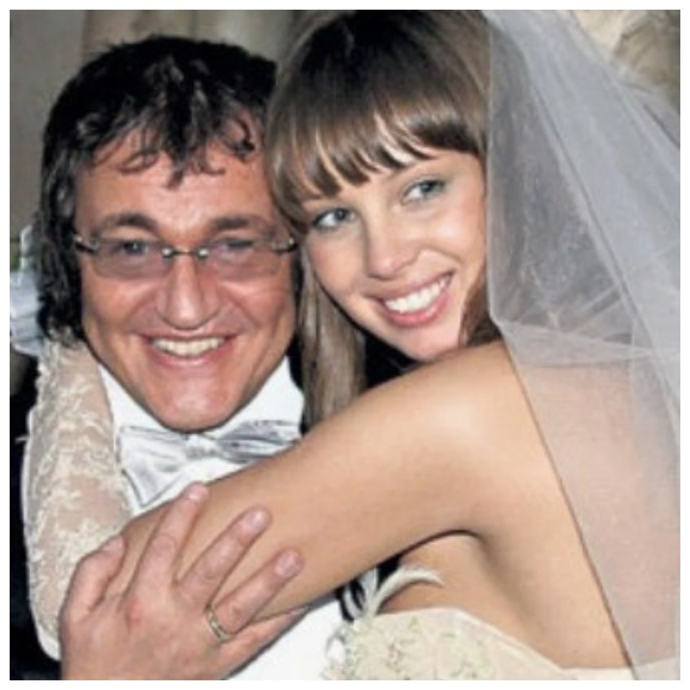 На момент брака Дмитрий красив уходящей зрелой красотой, а Полина еще 20летняя девочка