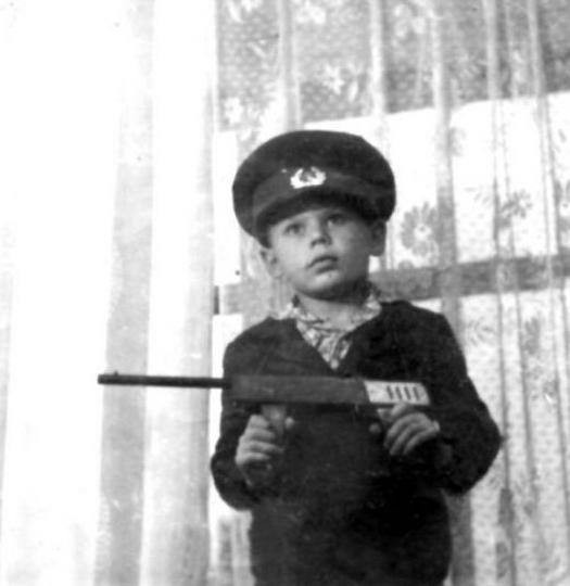 Юрий в детстве