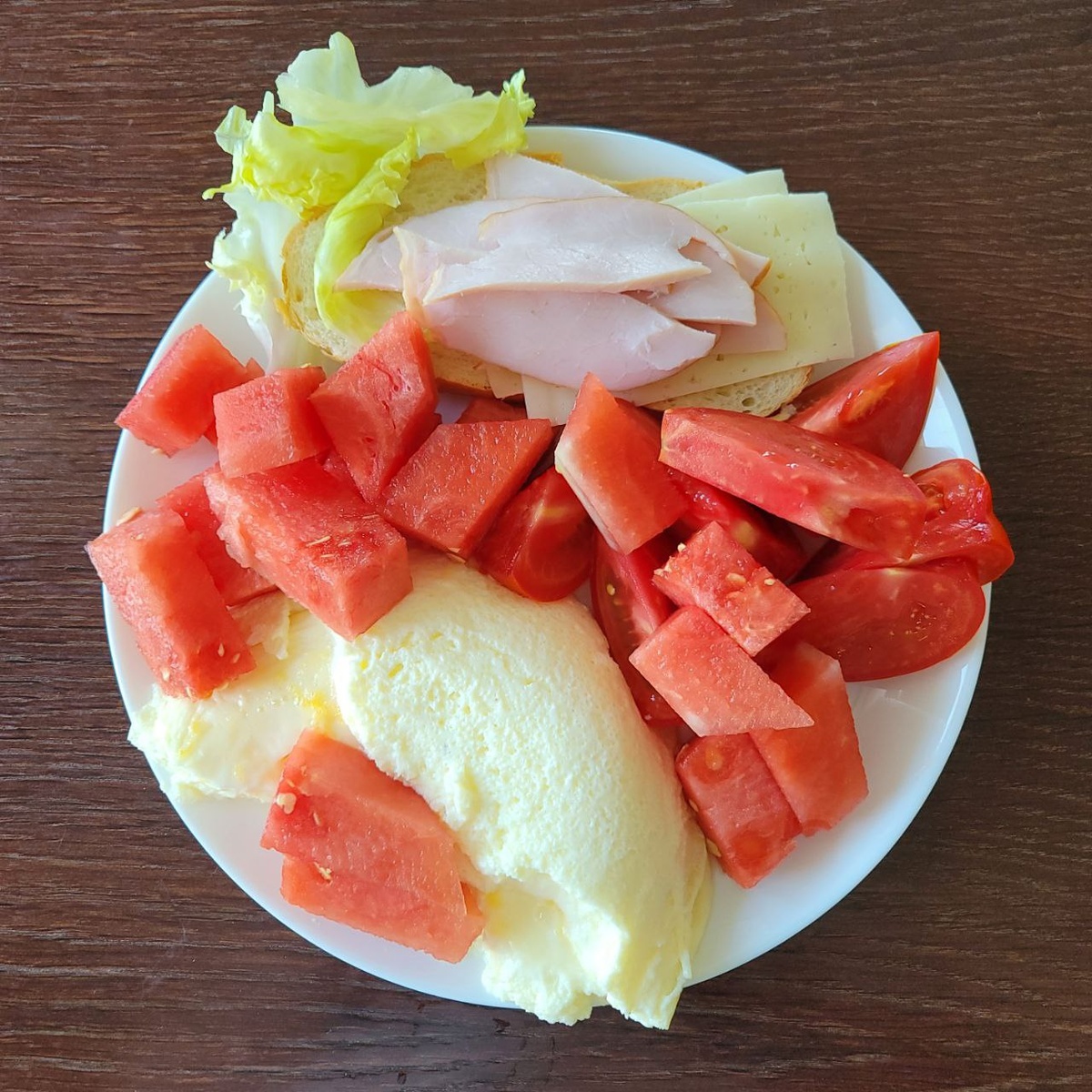 А, экспериментальный омлет в микроволновке. На вкус - чисто молочная яичница, мама, когда я маленькой была, себе такую делала, я ее терпеть не могла.